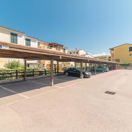 Borgo Dei Mirti 15 *